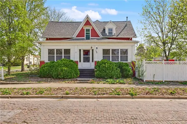 110 N Pike Street, Oakland, IL 61943