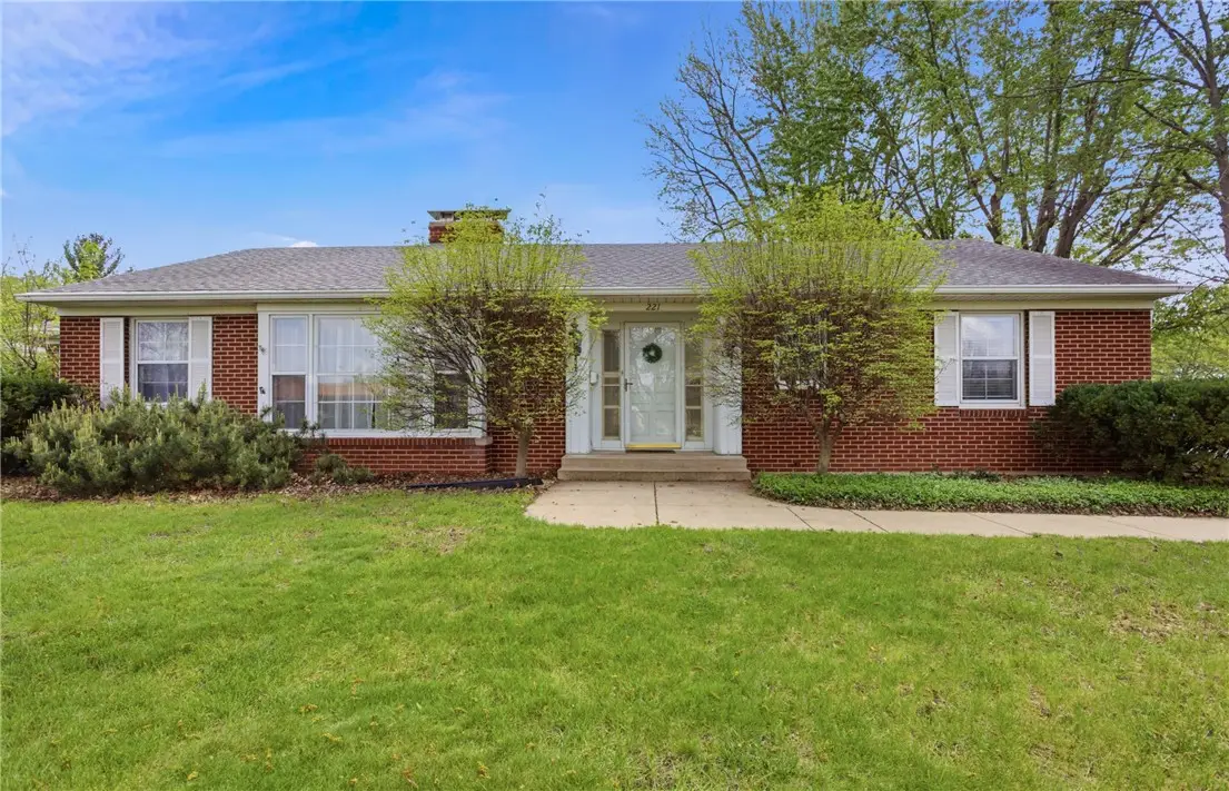 221 Charleston Avenue, Mattoon, IL 61938 - #1