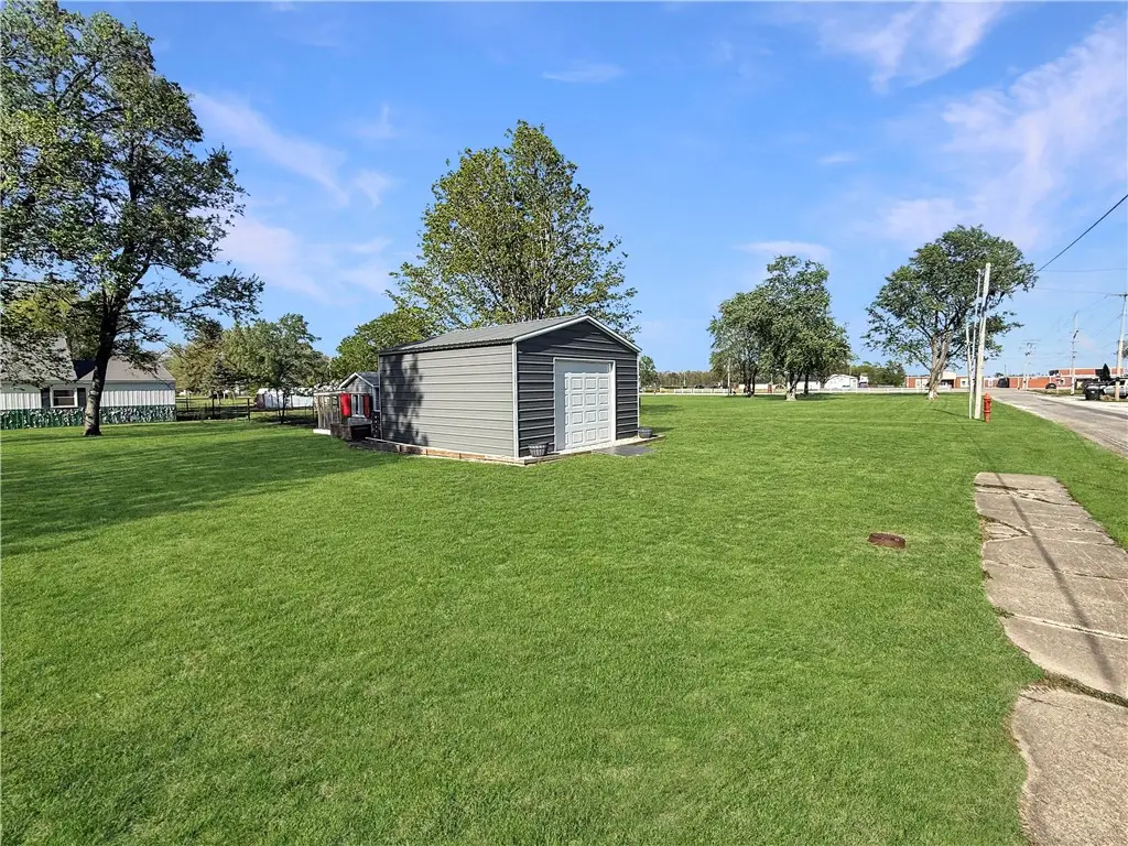 401 N Logan, Oakland, IL 61943 - #1