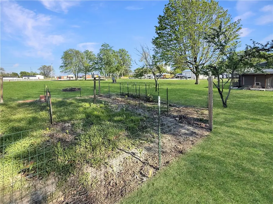 401 N Logan, Oakland, IL 61943 - #3