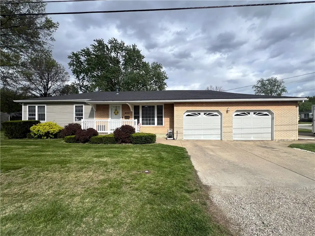 602 S Pembroke Street, Effingham, IL 62401 - #1