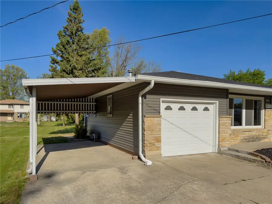 711 N Cleveland Street, Effingham, IL 62401 - #2