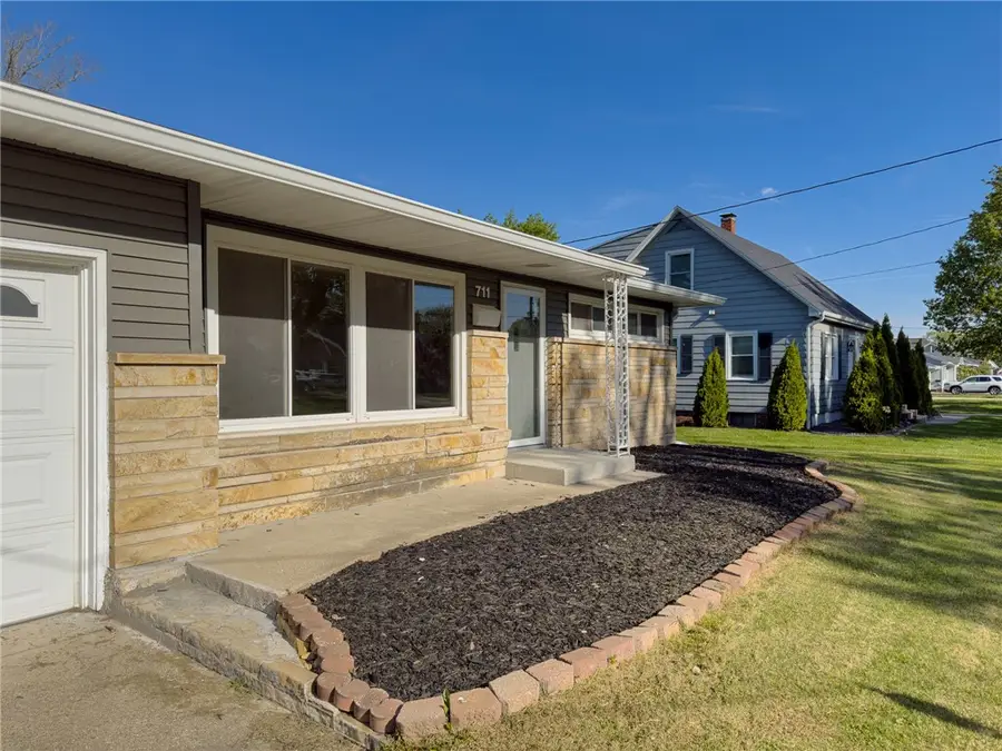 711 N Cleveland Street, Effingham, IL 62401 - #3