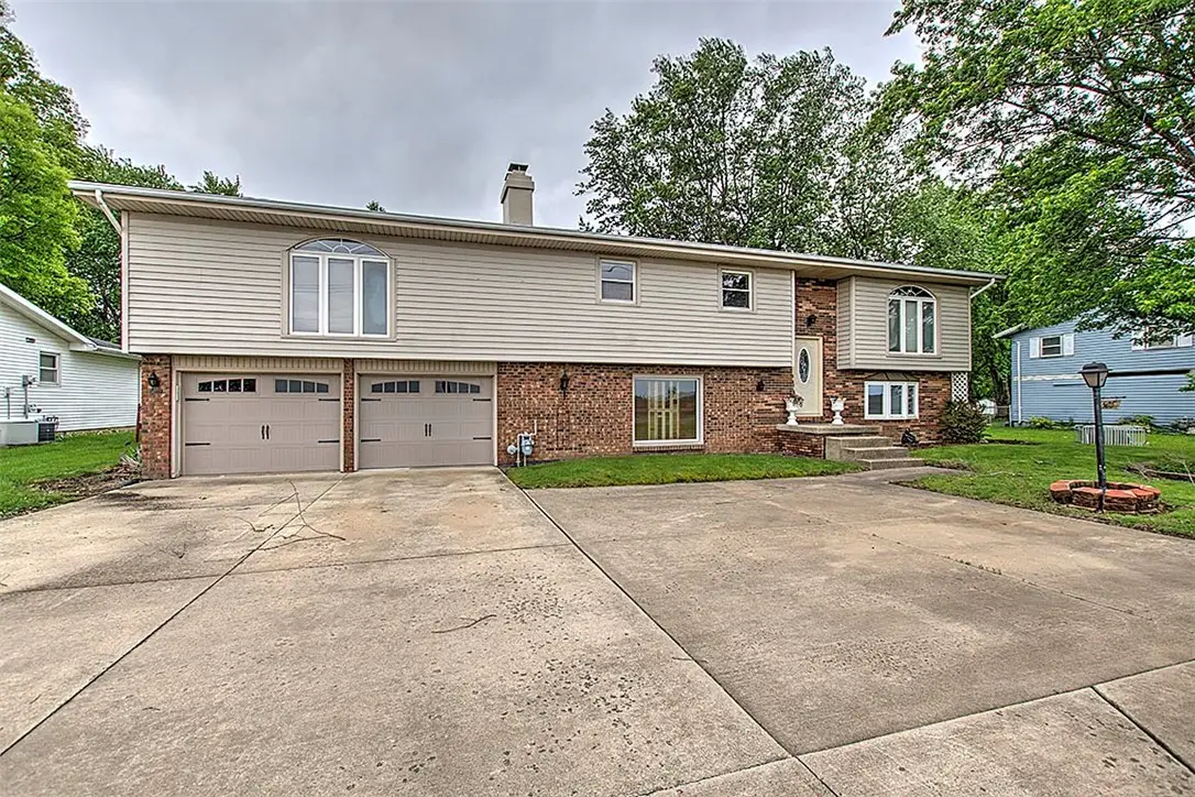 505 W Forsyth Road, Forsyth, IL 62535 - #1