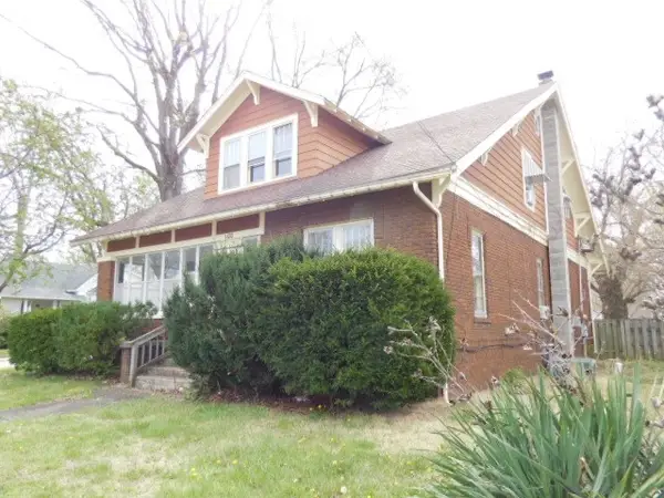 1120 Jefferson Avenue, Charleston, IL 61920