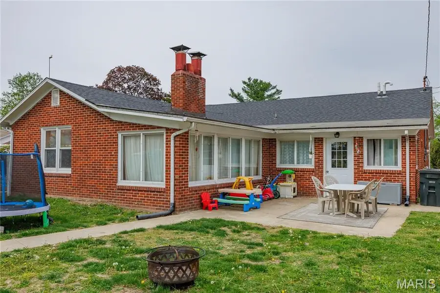 210 S Chestnut Street, Saint Elmo, IL 62458 - #2