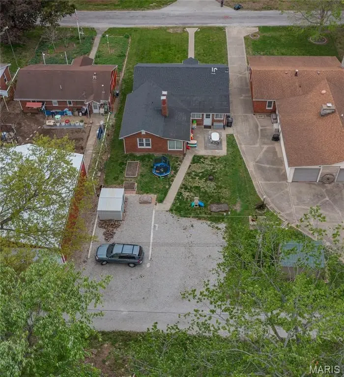 210 S Chestnut Street, Saint Elmo, IL 62458 - #3