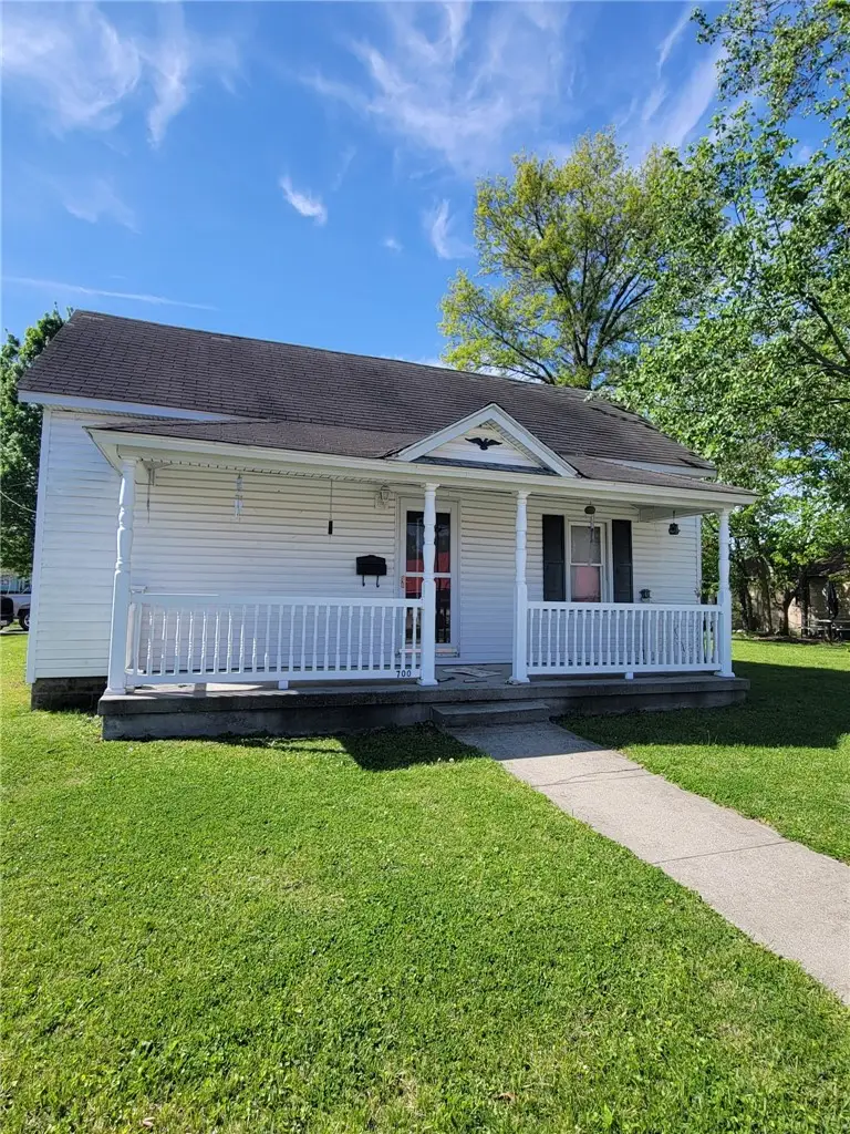 700 W Jourdan Street, Newton, IL 62448 - #1