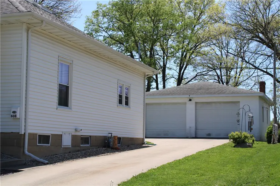 608 W South 3rd Street, Shelbyville, IL 62565 - #2