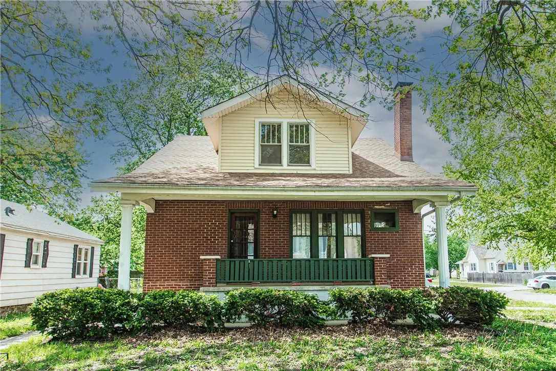 421 21st Street, Mattoon, IL 61938 - #1