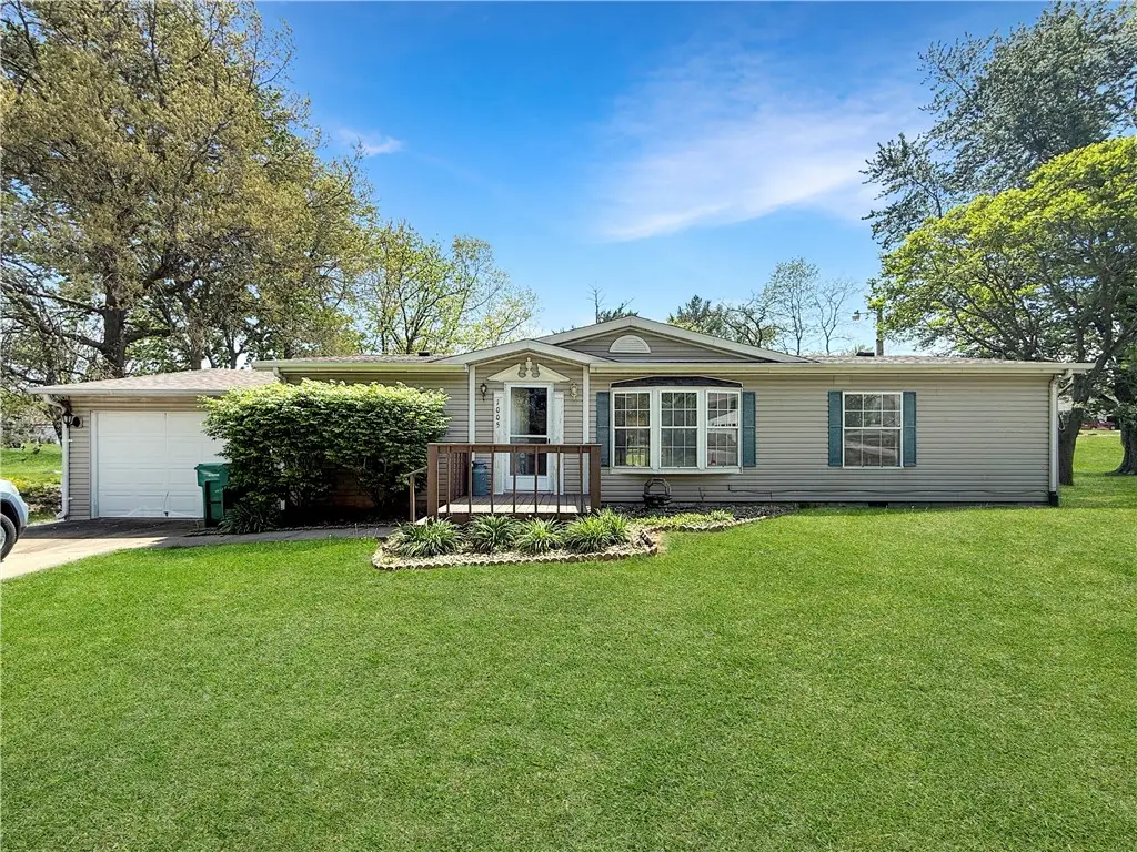 1005 E Alabama Avenue, Casey, IL 62420 - #1