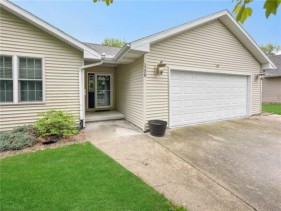 1208 S 17th Street, Mattoon, IL 61938 - #2