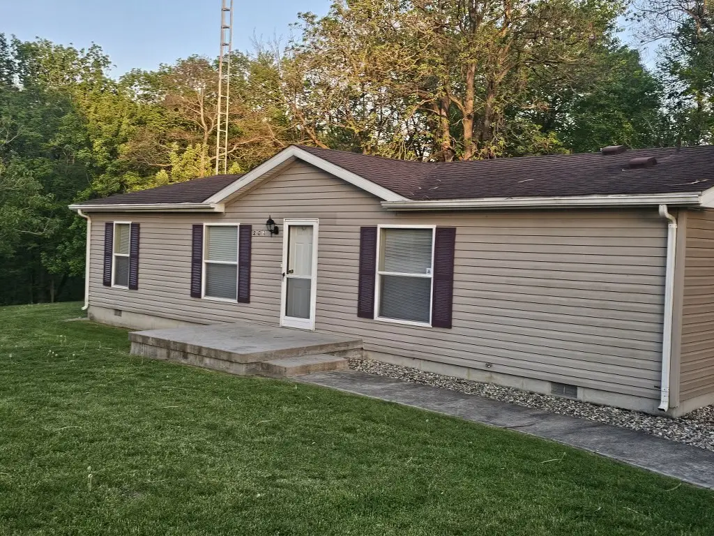 201 E Elizabeth Street, Greenup, IL 62428 - #1