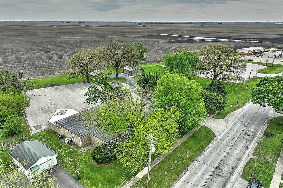 300 S Jackson Street, Cerro Gordo, IL 61818 - #2