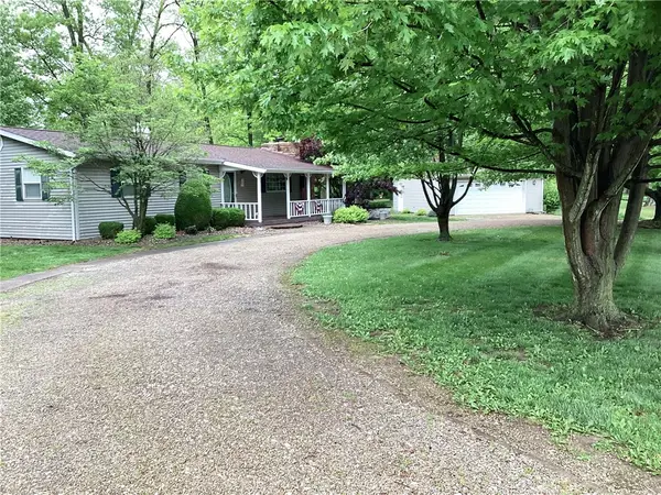 12137 N 1000th Road, Effingham, IL 62401