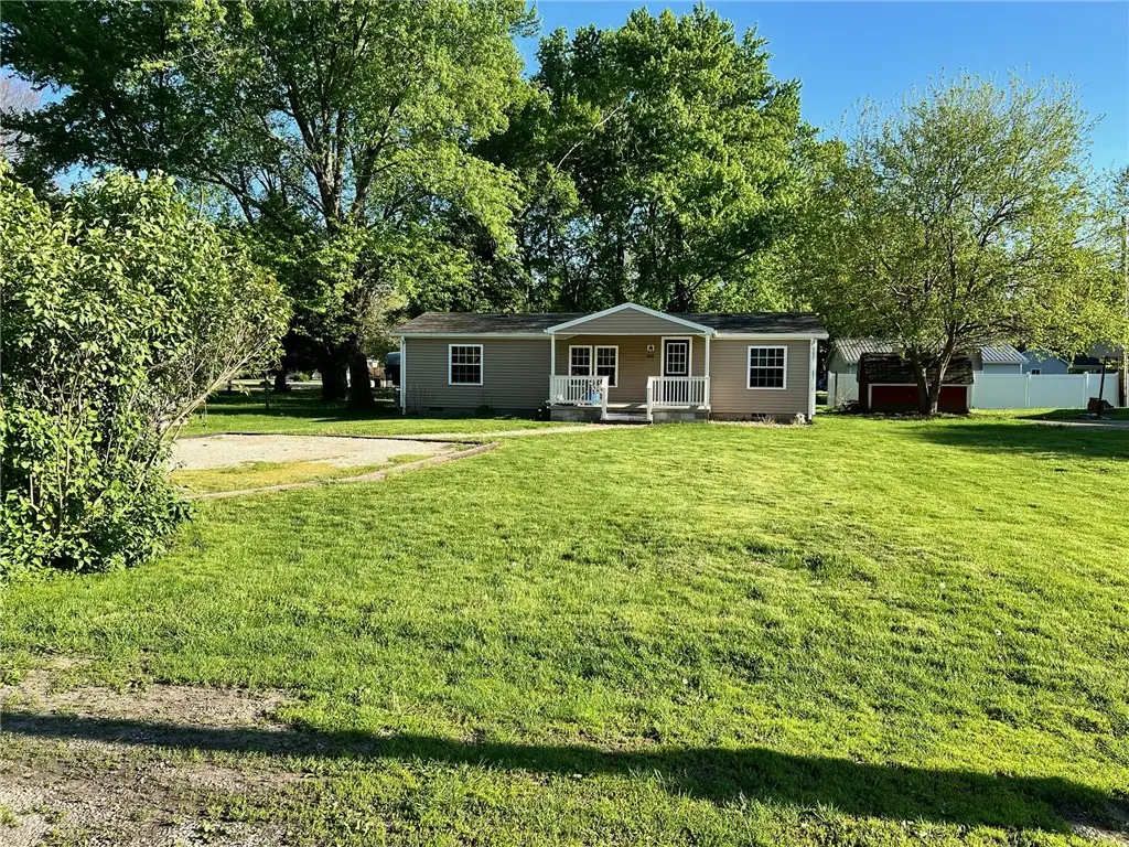 306 Robinson Street, Bethany, IL 61914 - #1