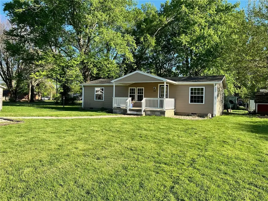 306 Robinson Street, Bethany, IL 61914 - #2