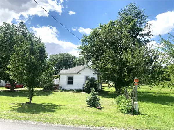 179 N 2000 East Road, Rosamond, IL 62083