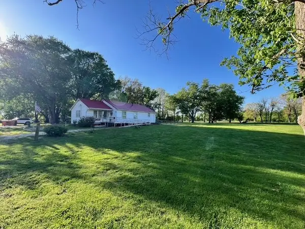 335 Chestnut Street, Cowden, IL 62422