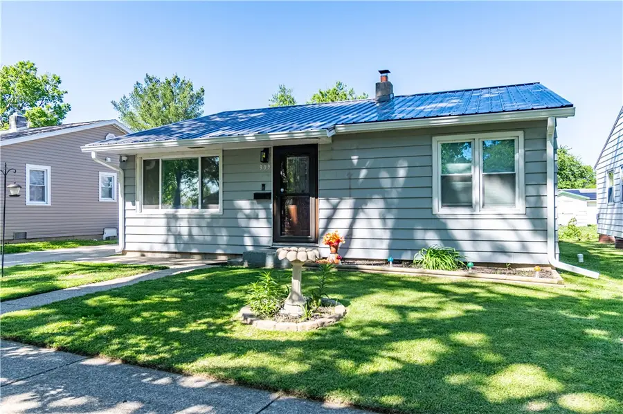 909 N 20th Street, Mattoon, IL 61938 - #2