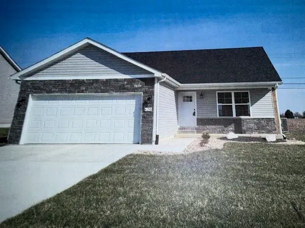 21 N Country Club Road, Effingham, IL 62401