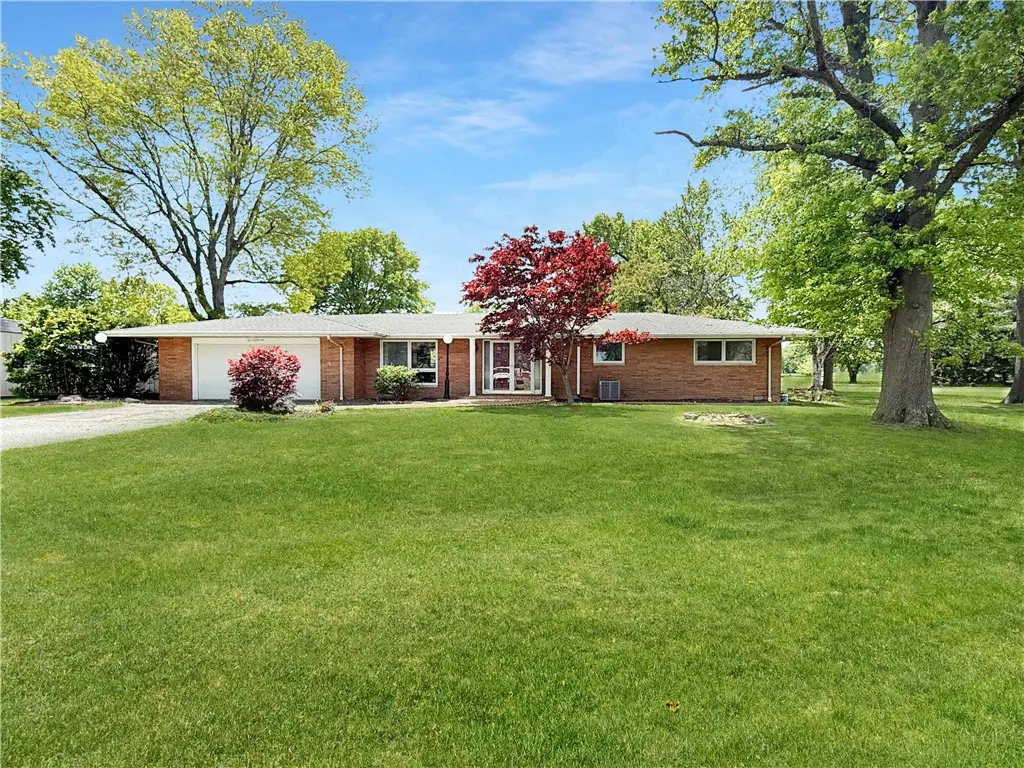 1201 North Drive, Casey, IL 62420 - #1