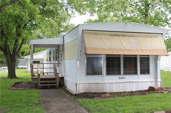 706 Maine Avenue, Windsor, IL 61957
