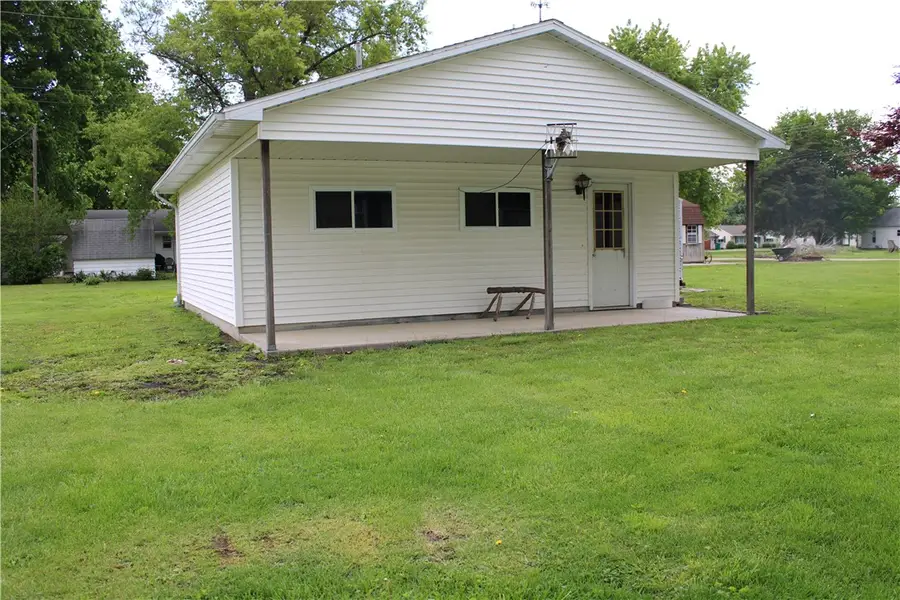 706 Maine Avenue, Windsor, IL 61957 - #2