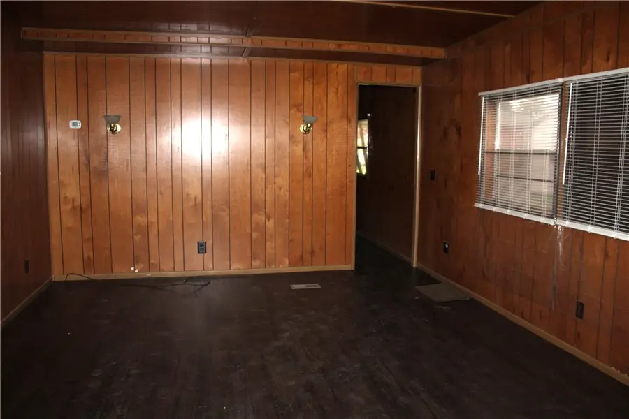 706 Maine Avenue, Windsor, IL 61957 - #3