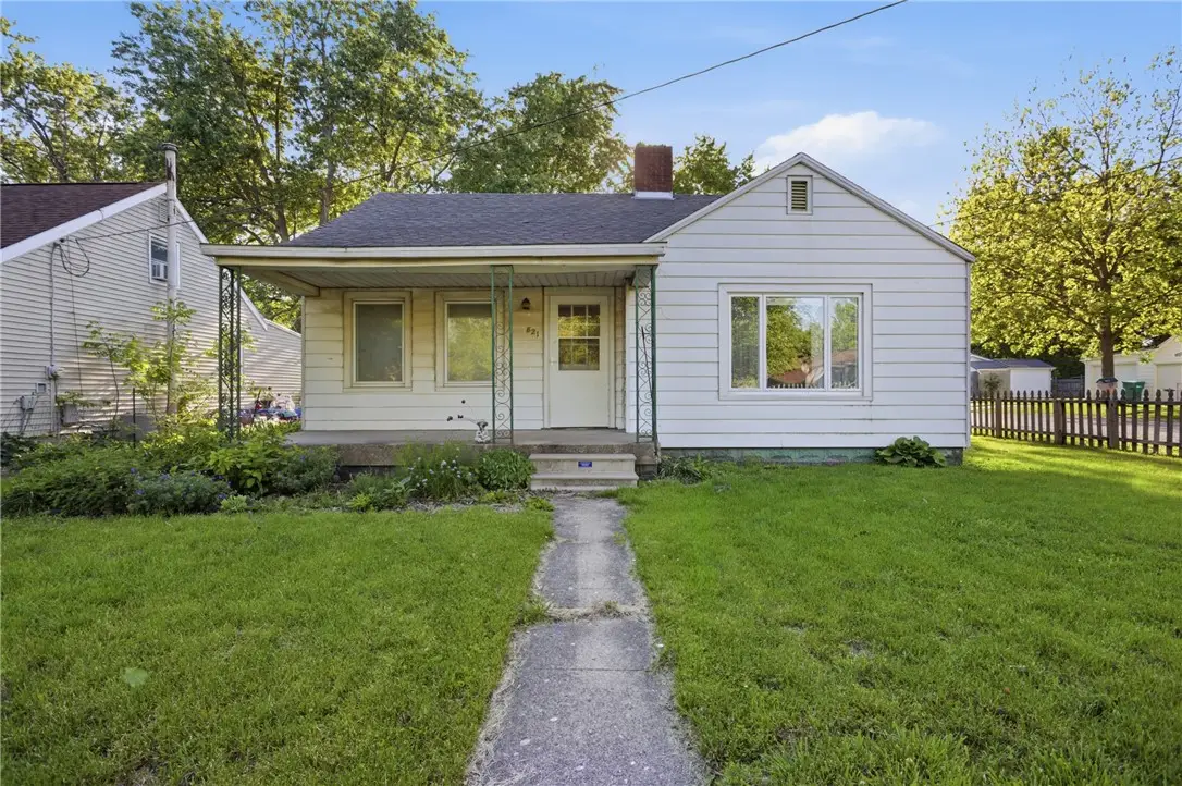 821 N 33rd Street, Mattoon, IL 61938 - #1