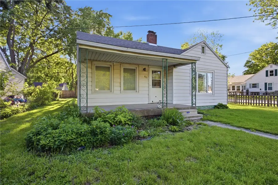821 N 33rd Street, Mattoon, IL 61938 - #2