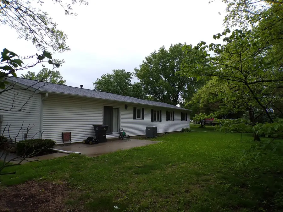 200 N Vine Street, Findlay, IL 62534 - #3