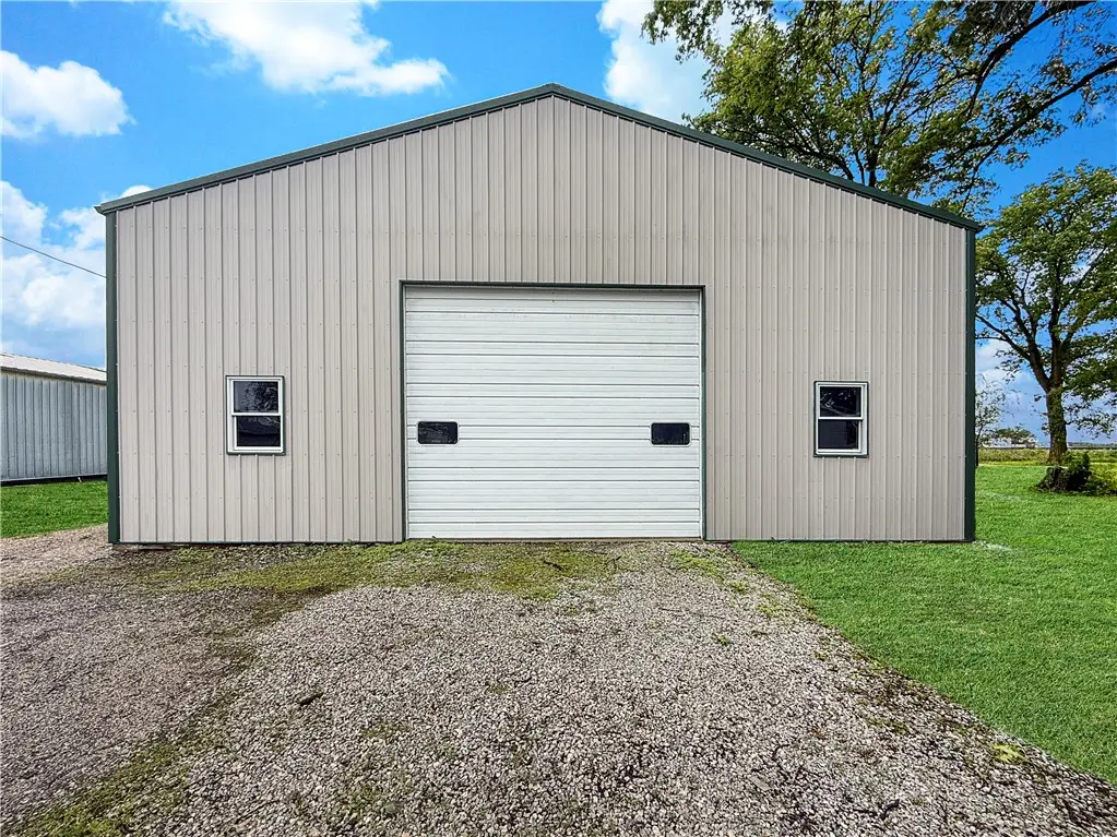809 W Main Street, Casey, IL 62420 - #1