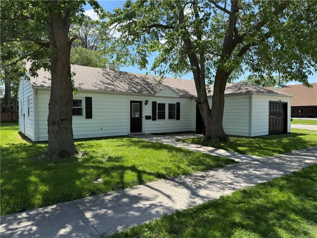 513 W Indiana Avenue, Effingham, IL 62401 - #1
