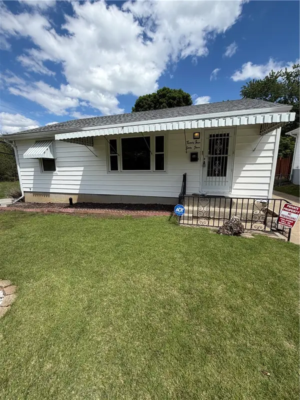 2464 N Maple Avenue, Decatur, IL 62526