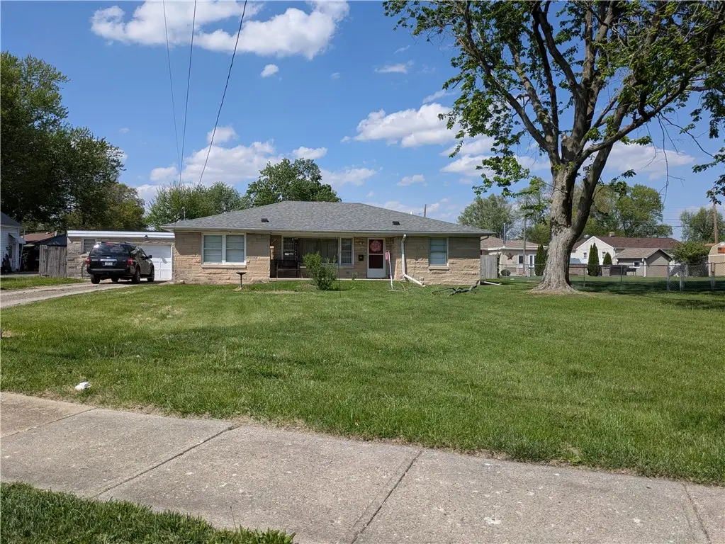 629 E Court Street, Paris, IL 61944 - #1