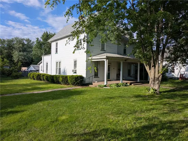 511 Maple Avenue, Paris, IL 61944