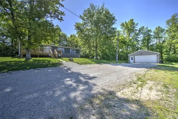 9977 Cabin Road, Oakley, IL 62501