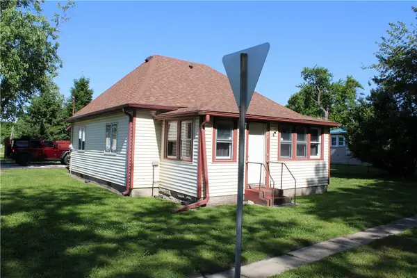 422 F Street, Charleston, IL 61920