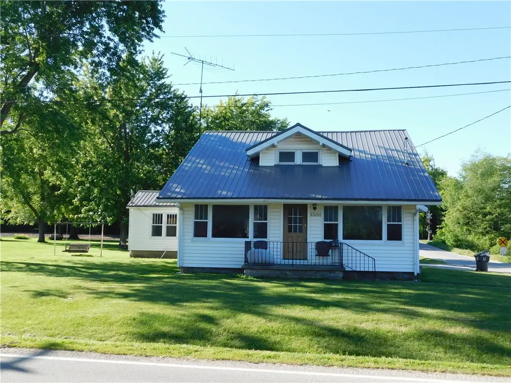 1301 E Main Street, Casey, IL 62420 - #1