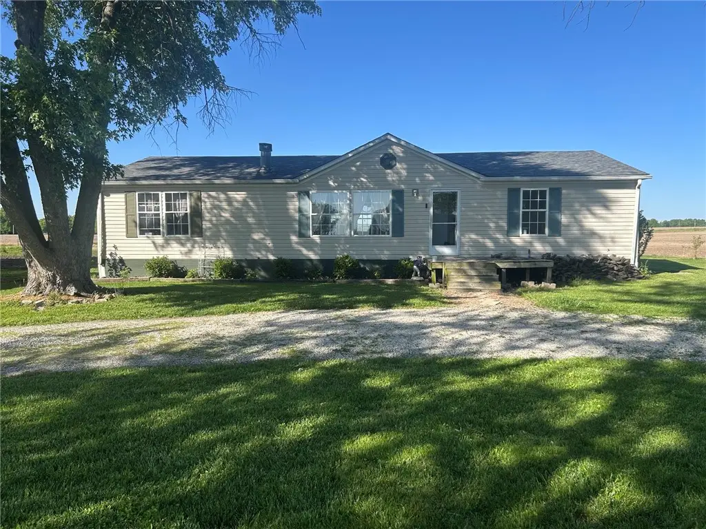 7885 E Angling Road, Martinsville, IL 62442 - #1