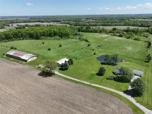 22499 1370 East Road, Danville, IL 61834