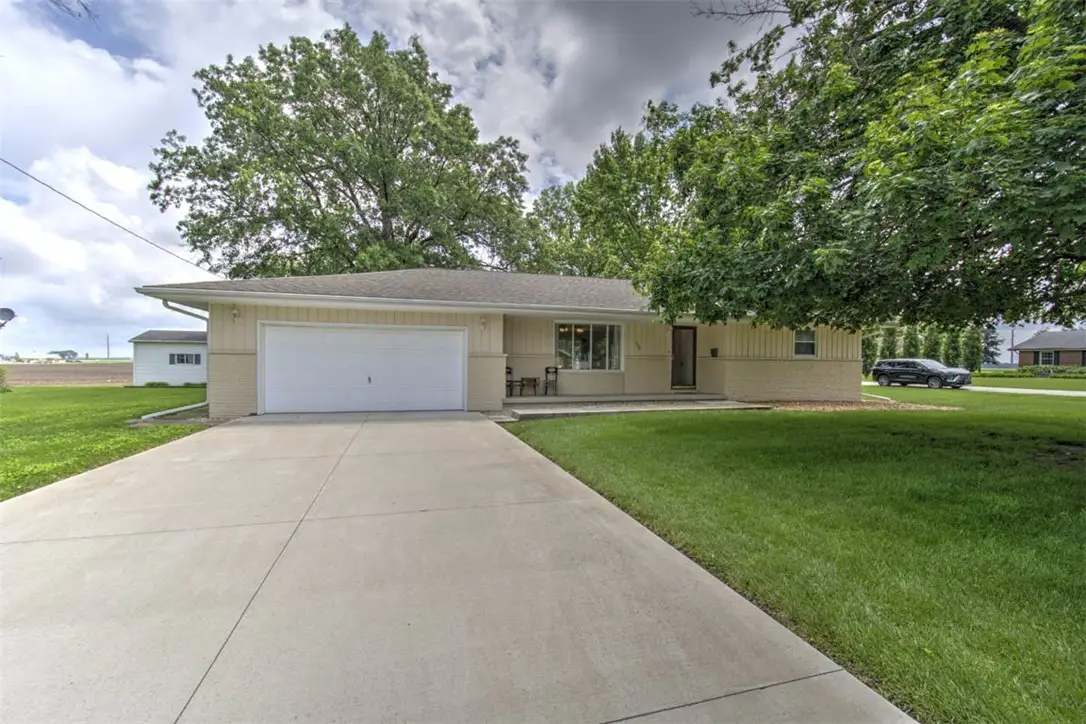 307 Bohlen Street, Moweaqua, IL 62550 - #1
