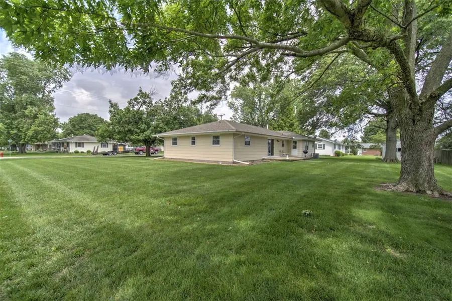 307 Bohlen Street, Moweaqua, IL 62550 - #2