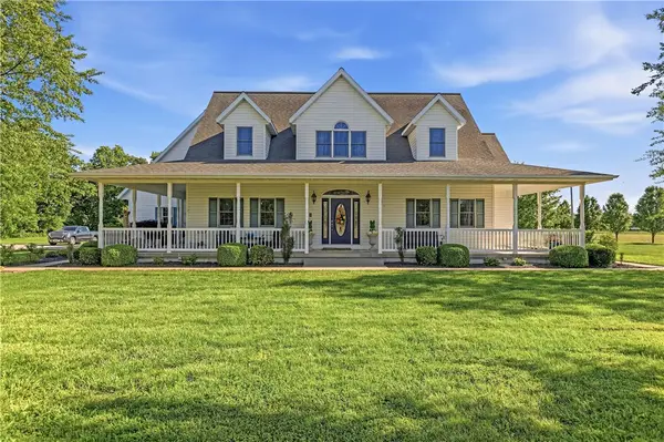 6527 E 950th Avenue, Altamont, IL 62411