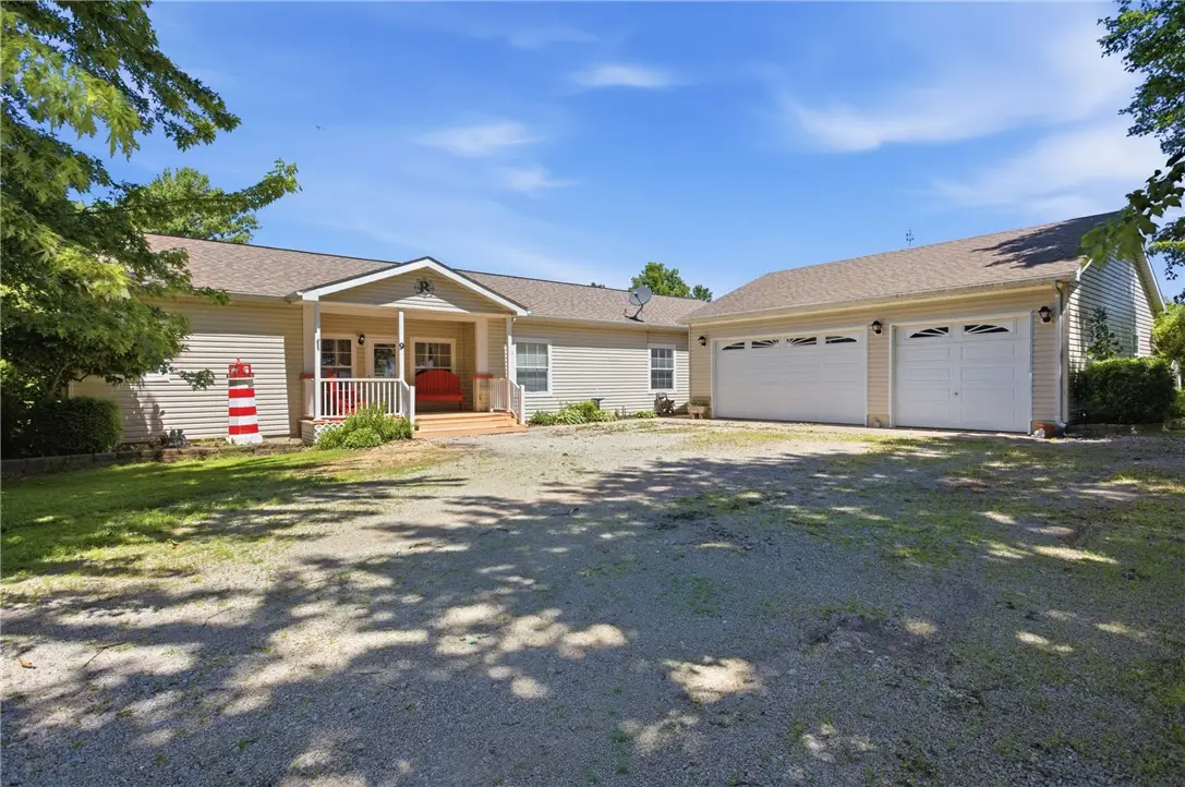9 Oak Point, Neoga, IL 62447 - #1