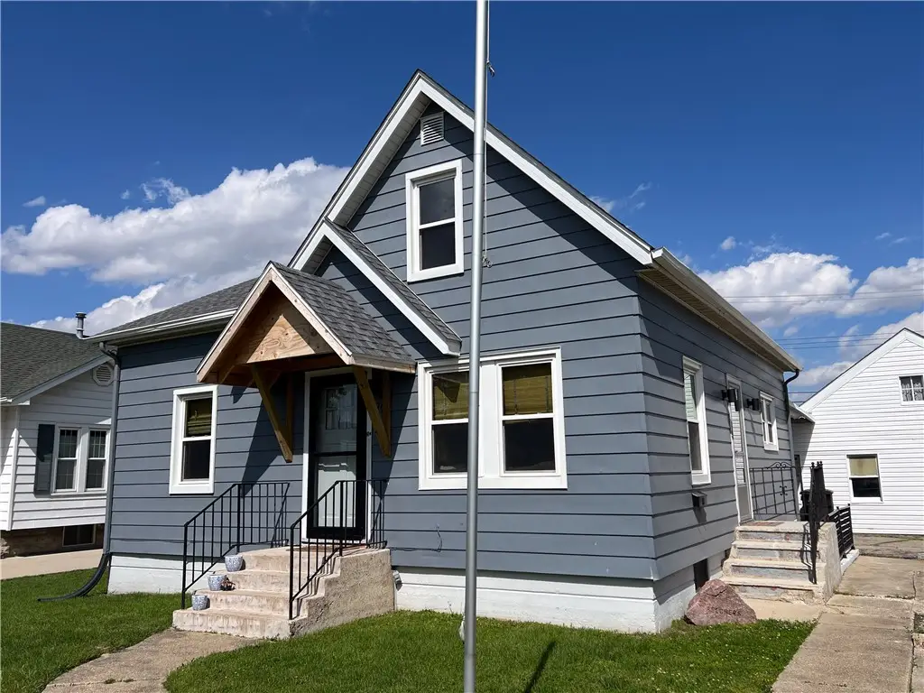 702 N 2nd Street, Effingham, IL 62401 - #1