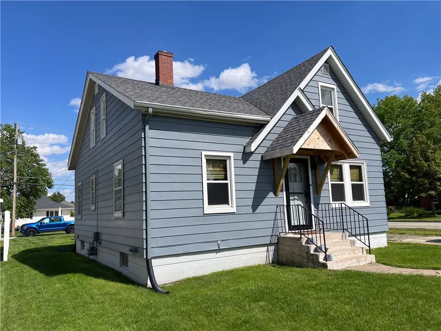 702 N 2nd Street, Effingham, IL 62401 - #3