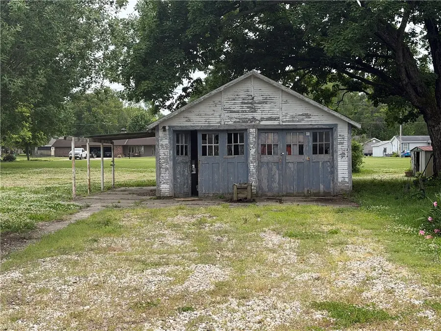 605 W Grand Prairie Street, Palestine, IL 62451 - #3
