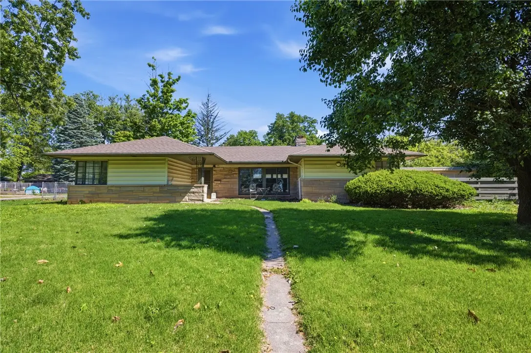 75 Grant Avenue, Charleston, IL 61920 - #1